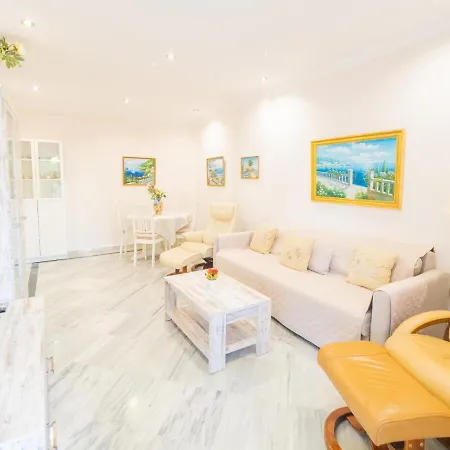 Cubo's Nagueles B5 1e Appartement *